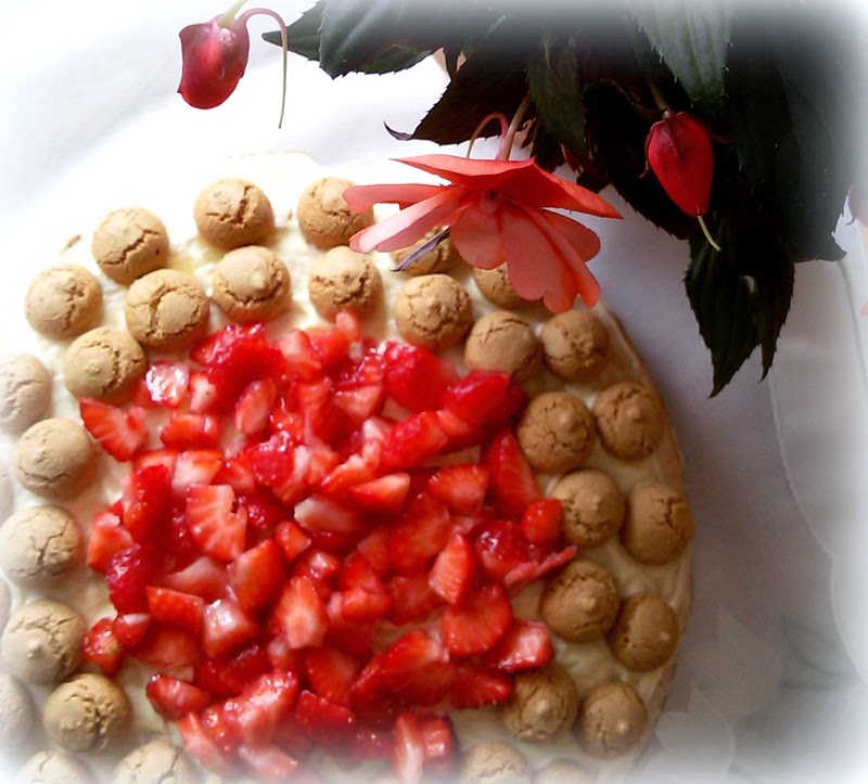 Simi´s Foodblog: Erdbeer- Amarettini-Torte