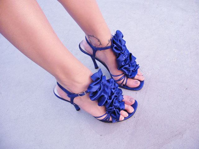 DIY ruffle shoes, blue wedding shoes DIY