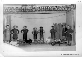 Ancienne Photo de famille noir et blanc, vendat, 03 Auvergne