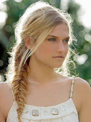 Vivacious Blog: Easy Fishtail Braid
