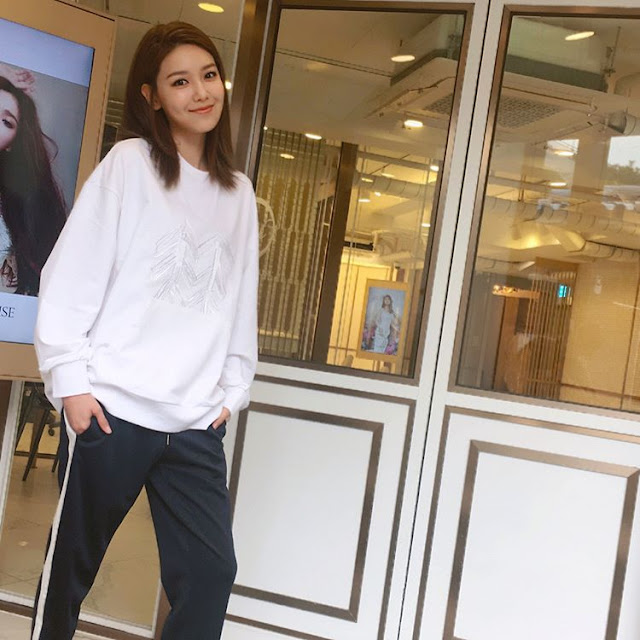 SNSD SooYoung greets fans with her lovely photos - Wonderful Generation