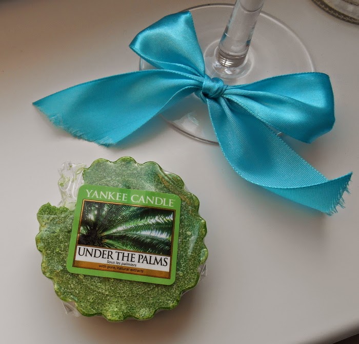 Blondwłosa Chemiczka Yankee Candle Under The Palms (wosk)