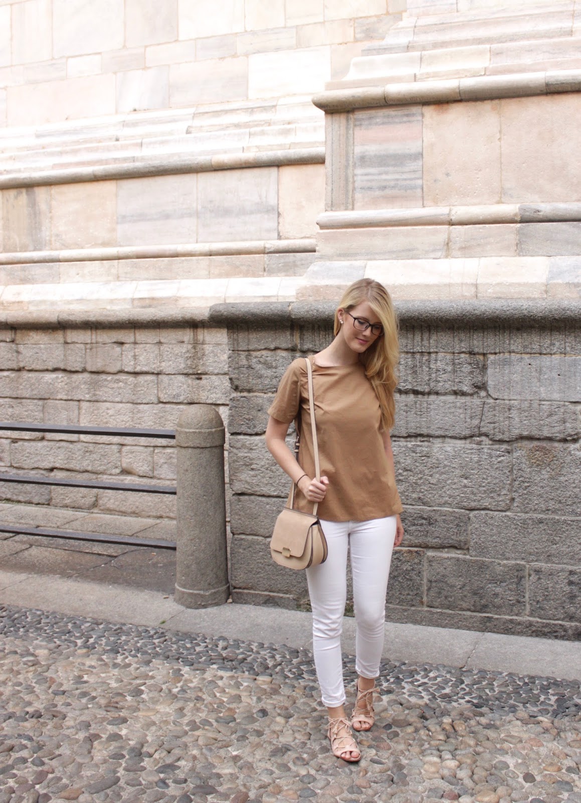 Bow Back Blouse Milano Mailand Beige Fashion Fashionblogger Outfit Bow Back Blouse Milano Mailand Beige Fashion Fashionblogger Outfit