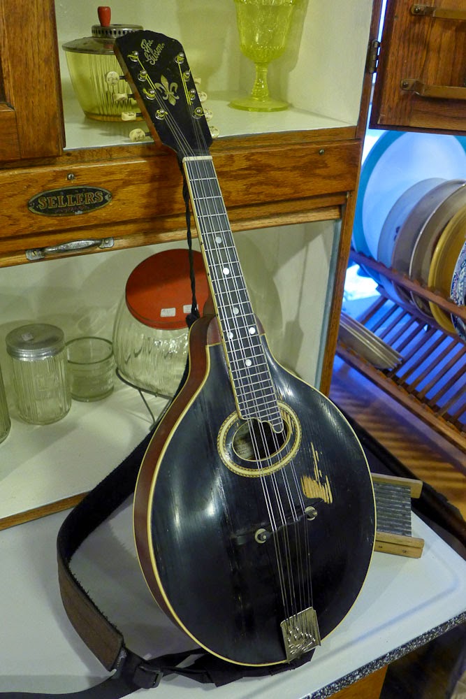 1913 Gibson A4 Carvedtop Mandolin