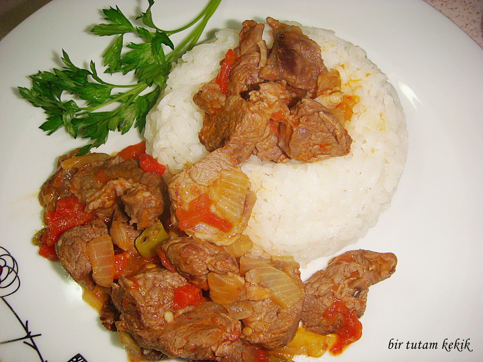 ATOM KARINCA SADE PİLAV EŞLİĞİNDE ET SOTE)