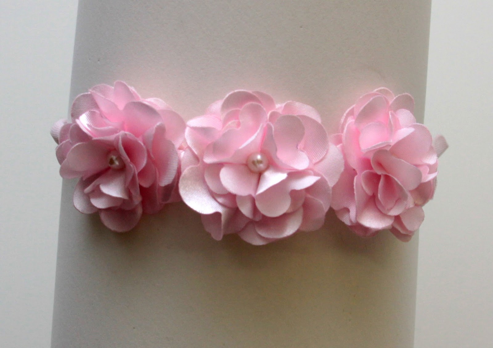 Maria Girafa Ateliê Acessórios Tiaras com flores de tecido.