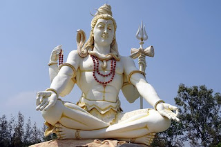 Le dieu Brahma,Vishnou,Krishna ,Shiva