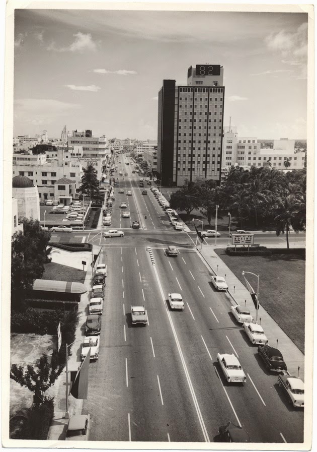 Washington Avenue In Miami Beach Washington Avenue In Miami Beach