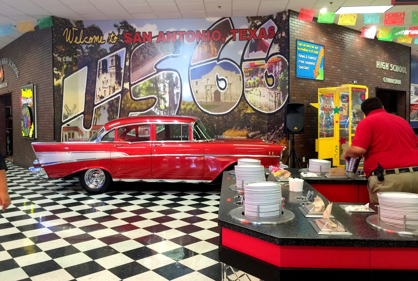 America's Incredible Pizza Company Review by Demcy Dias AllYouCan