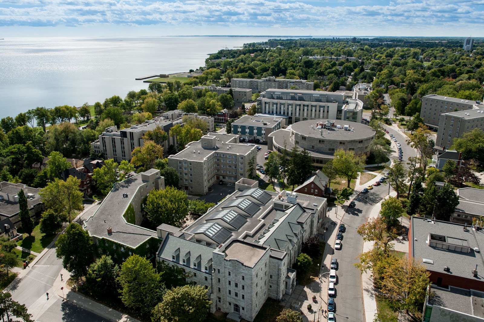 Queen's University at Kingston QUALITY EDUCATION INSTITUTES