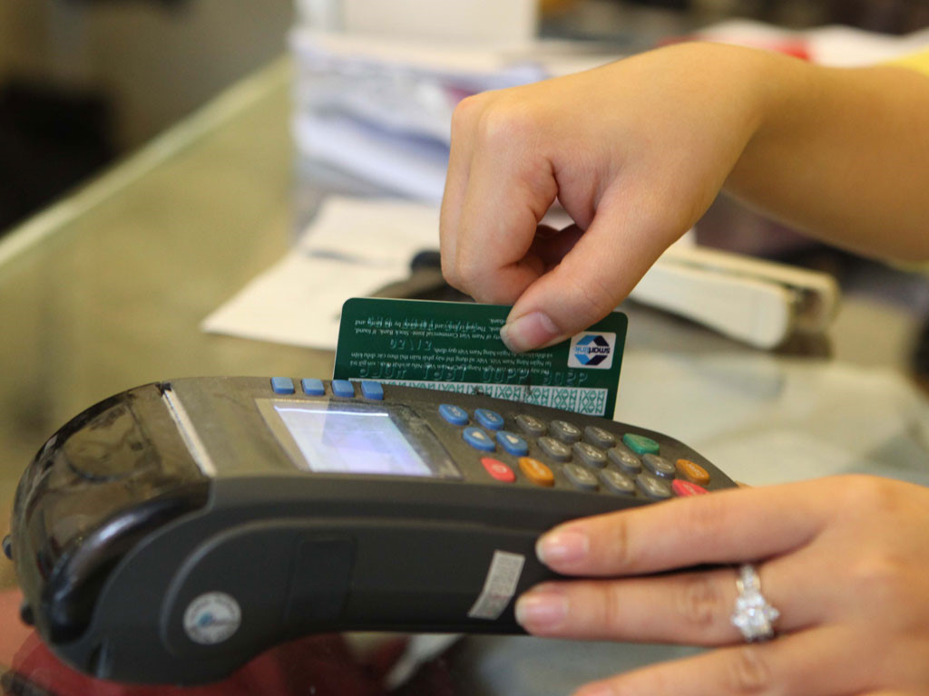 Hướng dẫn nhanh cách tránh lãi cao khi rút tiền từ thẻ tín dụng