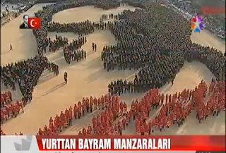5990 kişi İhsaniye meydanında Dev Atatürk Portresi oluşturdu 