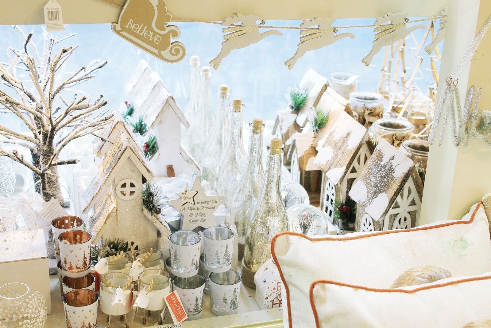 Shabby chic vintage Christmas interior decorations