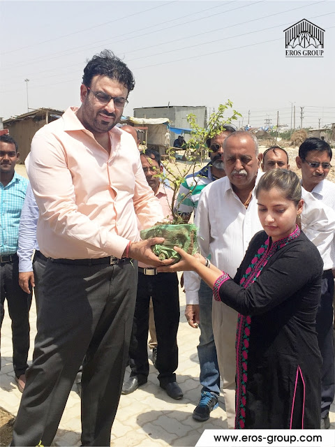 AVNEESH SOOD OF EROS GROUP CONDUCTS PLANTATION DRIVE AVNEESH SOOD OF EROS GROUP CONDUCTS PLANTATION DRIVE