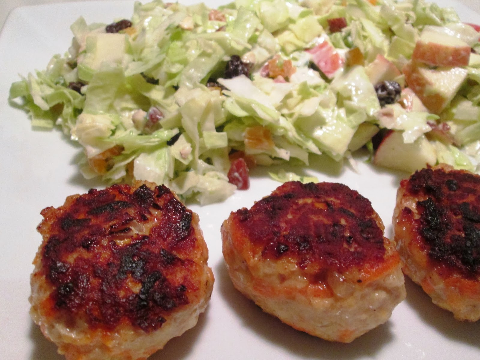 En verden af smag! Frikadeller med Gulerod og en Lækker Kålsalat