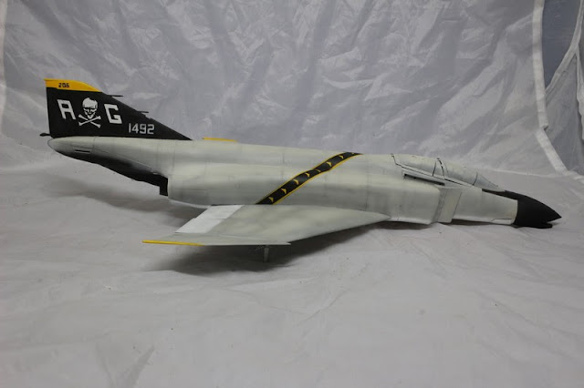 Montage pas à pas du F-4B Phantom II d'eduard au 1/48. F-4B Phantom II,Eduard 1/48, La réalisation de la décoration.