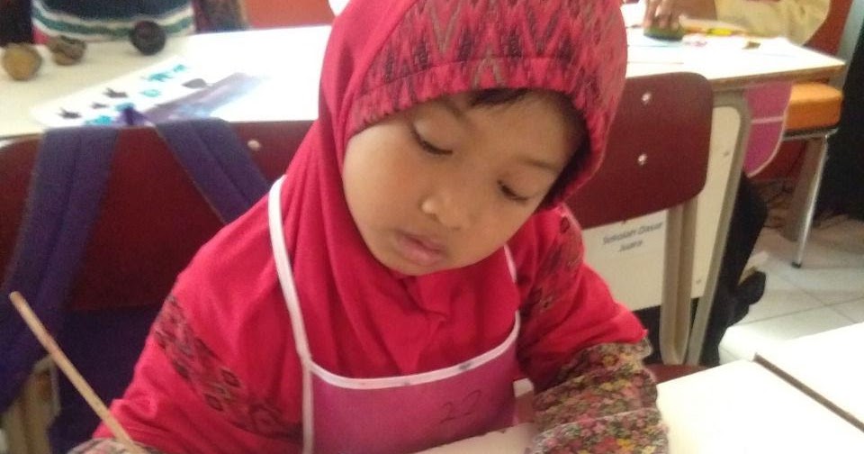 Kelas 1 SD Juara Bandung Menggambar dengan Teknik Mencetak - SD Juara