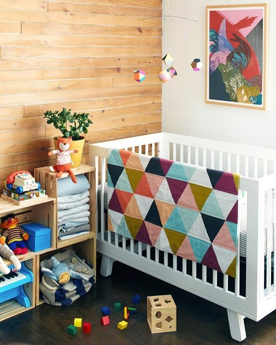 Cosy and colorful nursery design idea