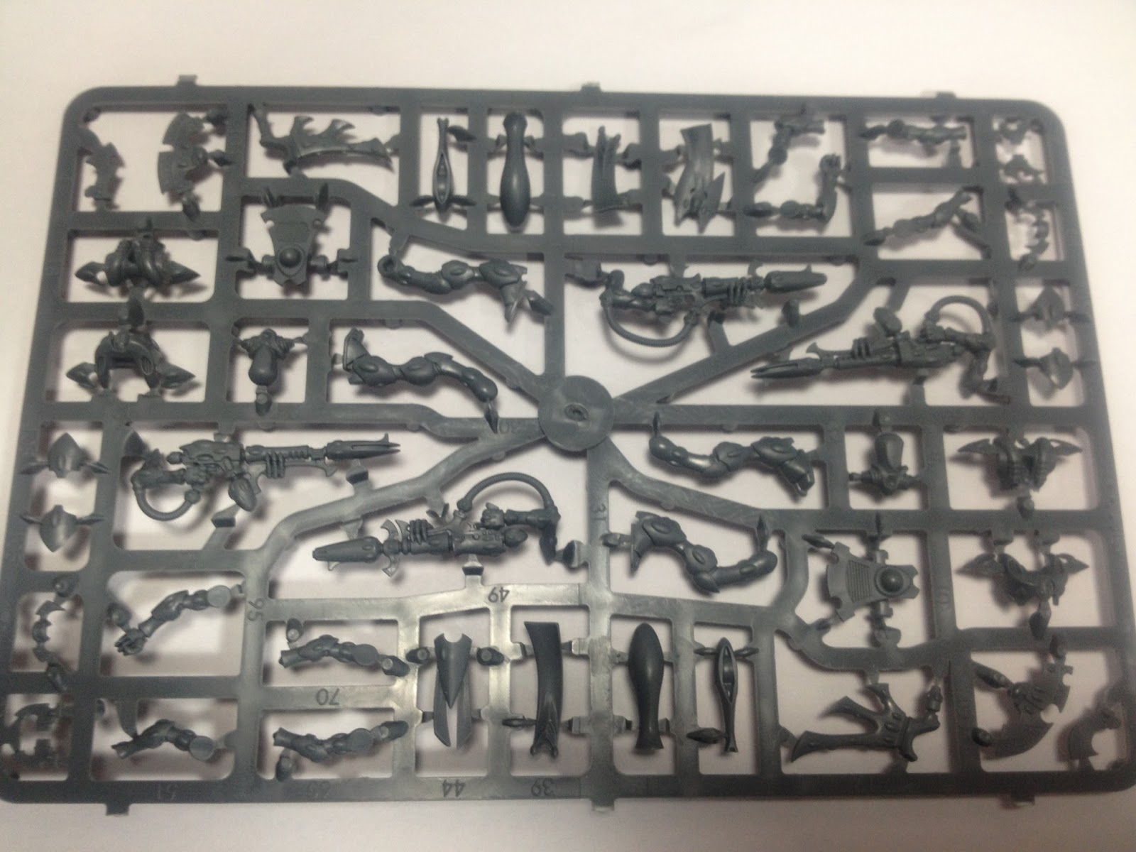 A painting chaos: Eldar Wraithguards / Wraithblades sprues - UPDATED