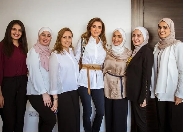 Queen Rania wore a two tone color block cotton poplin shirt by Tibi, Elena Ghisellini shoulder bag, Jennifer Chamandi pumps