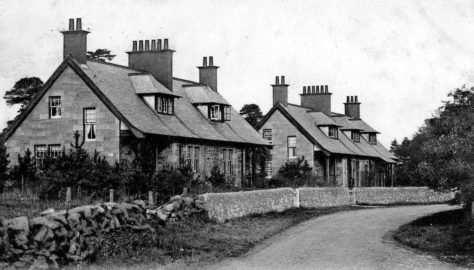 Tour Scotland Old Photograph Cottages Abington Scotland