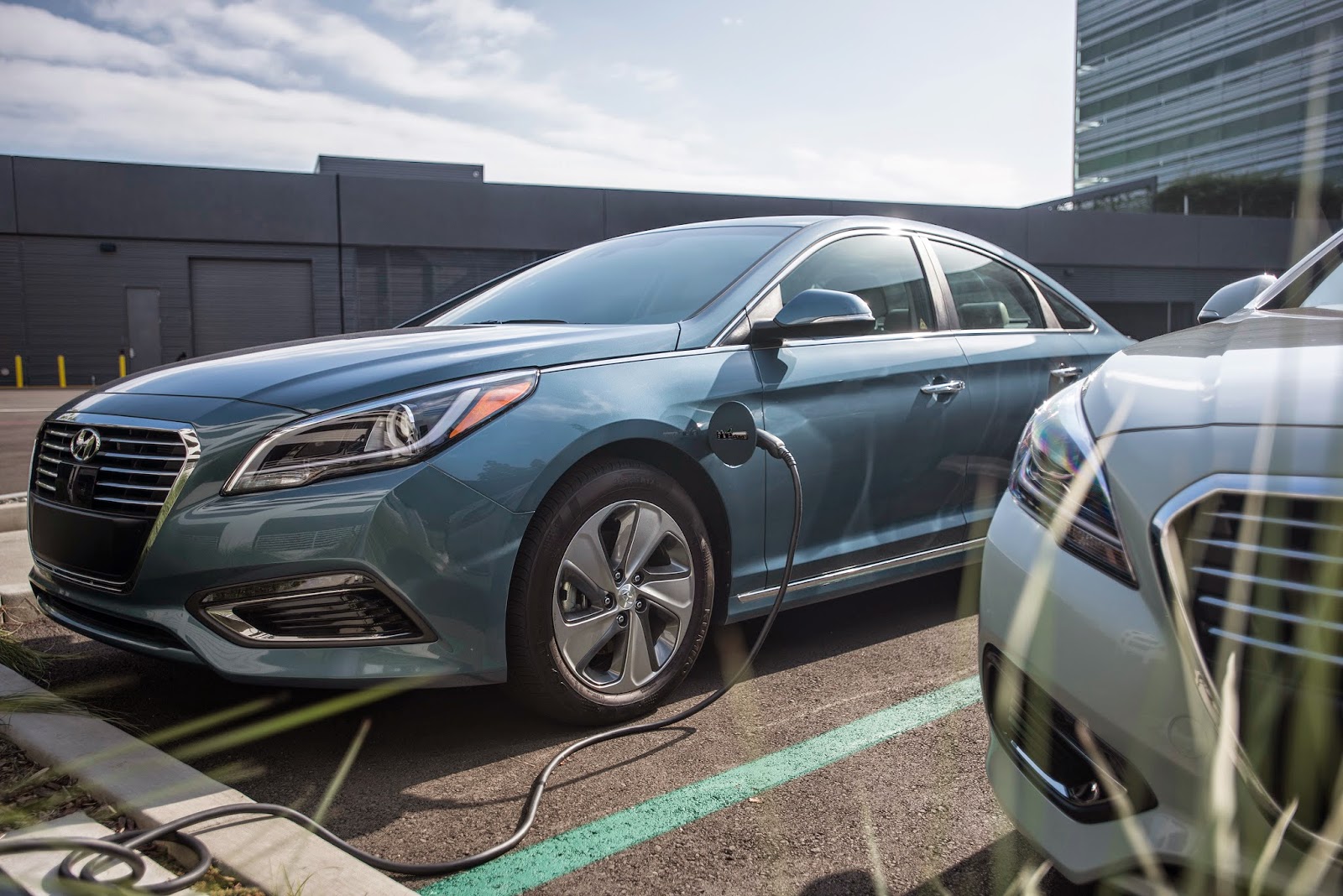 The Green Light First Drive 2016 Hyundai Sonata Hybrid Plug In The First Thing I Did Once Got In Sonata Hybrid Opened Panoramic Sunroof On Road Was Able To Fully Enjoy Both Models