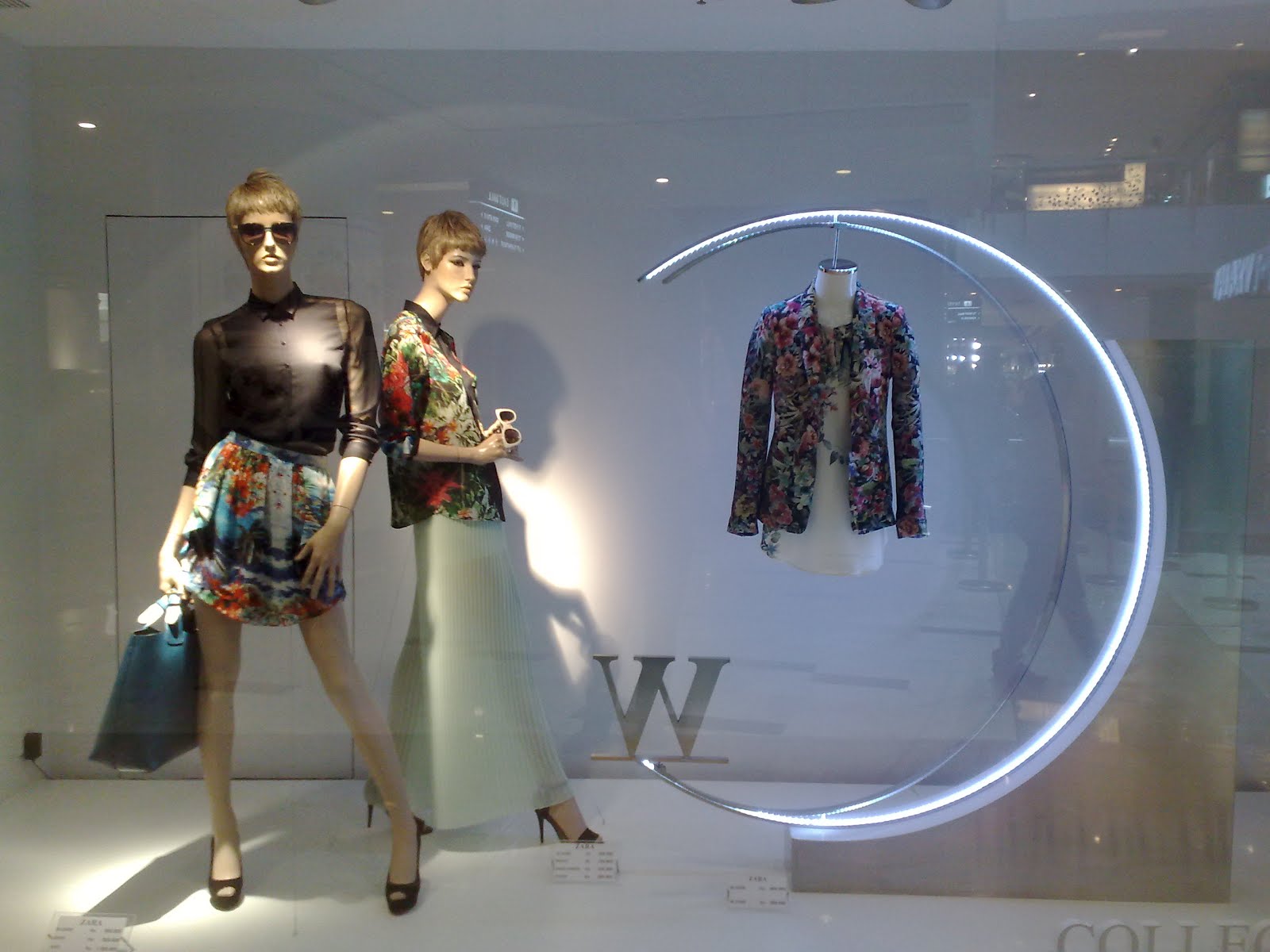 displayhunter Zara New women collection window display, part 1