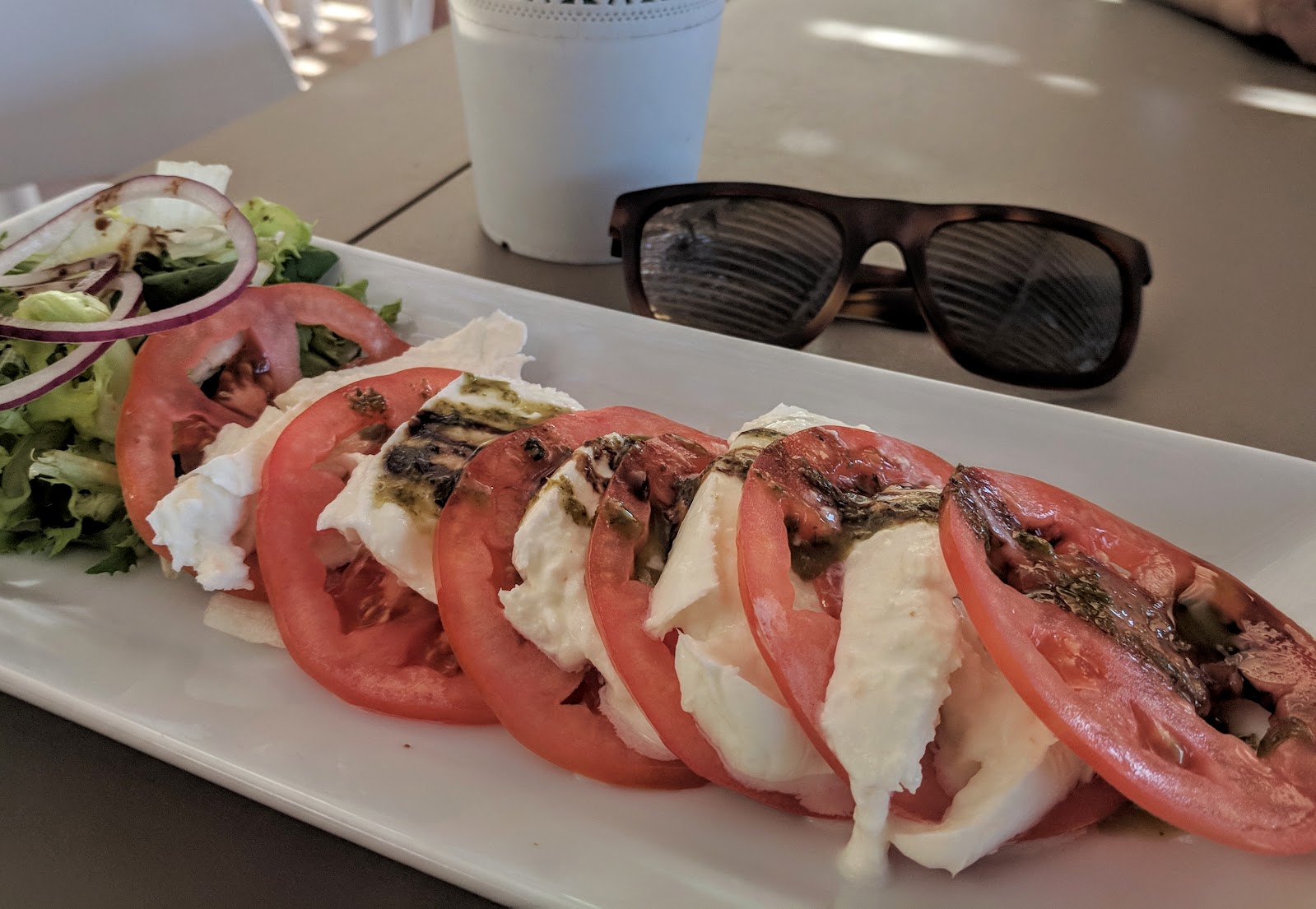 3 of our favourite child-friendly restaurants in Santa Ponsa  - beach cafe tomato and mozzarella salad