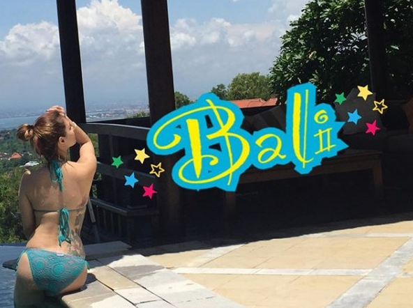 Miyabi Berbikini Seksi Di Pantai Bali, Ini Reaksi Netizen