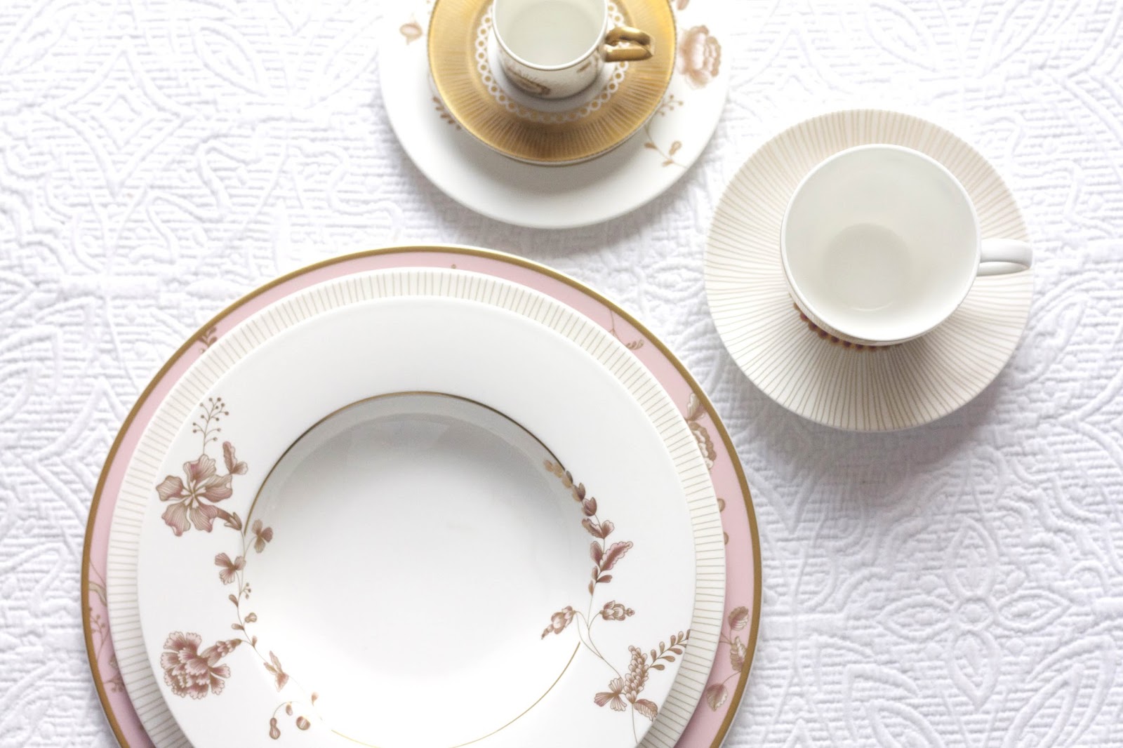 Style by Red DIY SIMPLE ELEGANT WALL DECOR