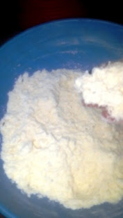 mix-flour-with-ingredients