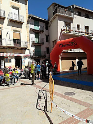 Ultra Trail estels del sud, Arnes, Beceite, plaza, bar, mesas, centro