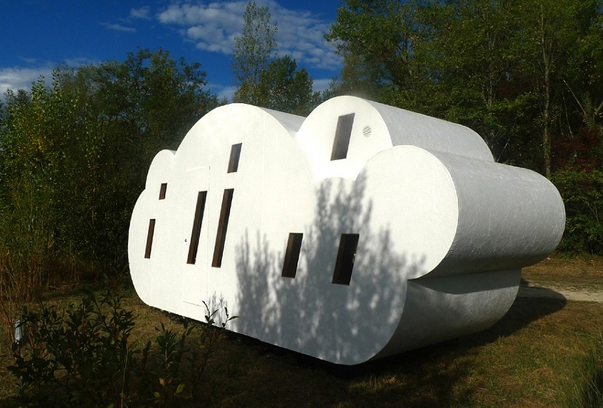 Cloud-shaped Pod Sleeps Seven