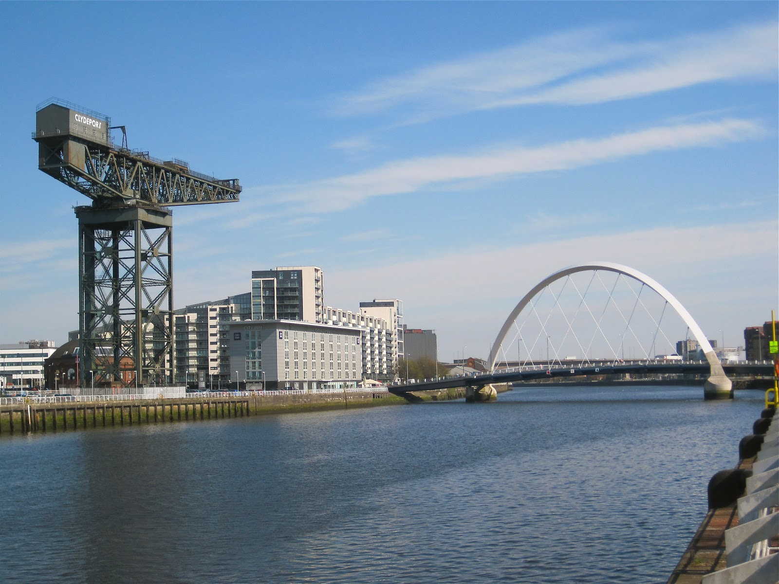 J on tour: Glasgow The River Clyde