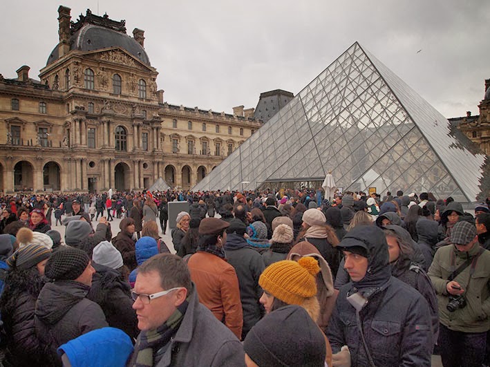 Two-and-a-half hour queue at la Musée du Louvre