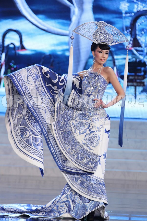 Amy Willerton: 2012 Miss Universe Best National Costume - From China!