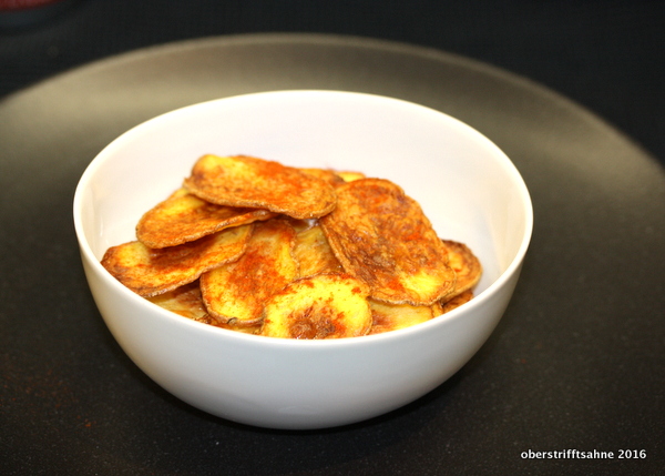 selbst gemachte Kartoffelchips aus dem Ofen