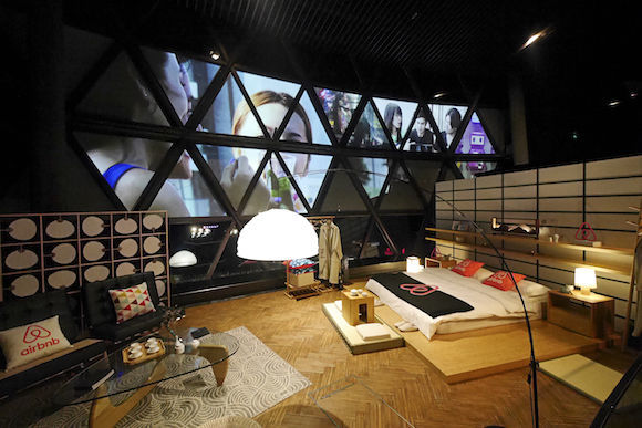 東方明珠旋轉塔上的 Airbnb 房間