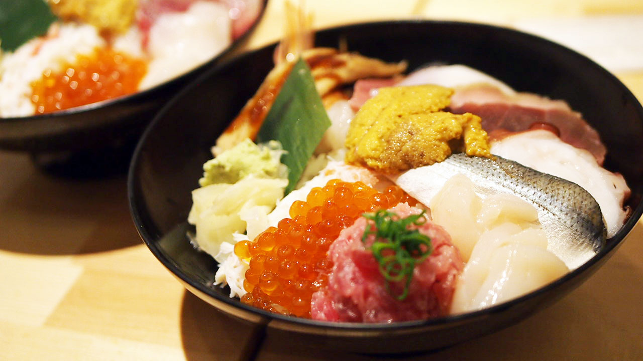 Tsukiji Market Sashimi don - fresh off the boat seafood!