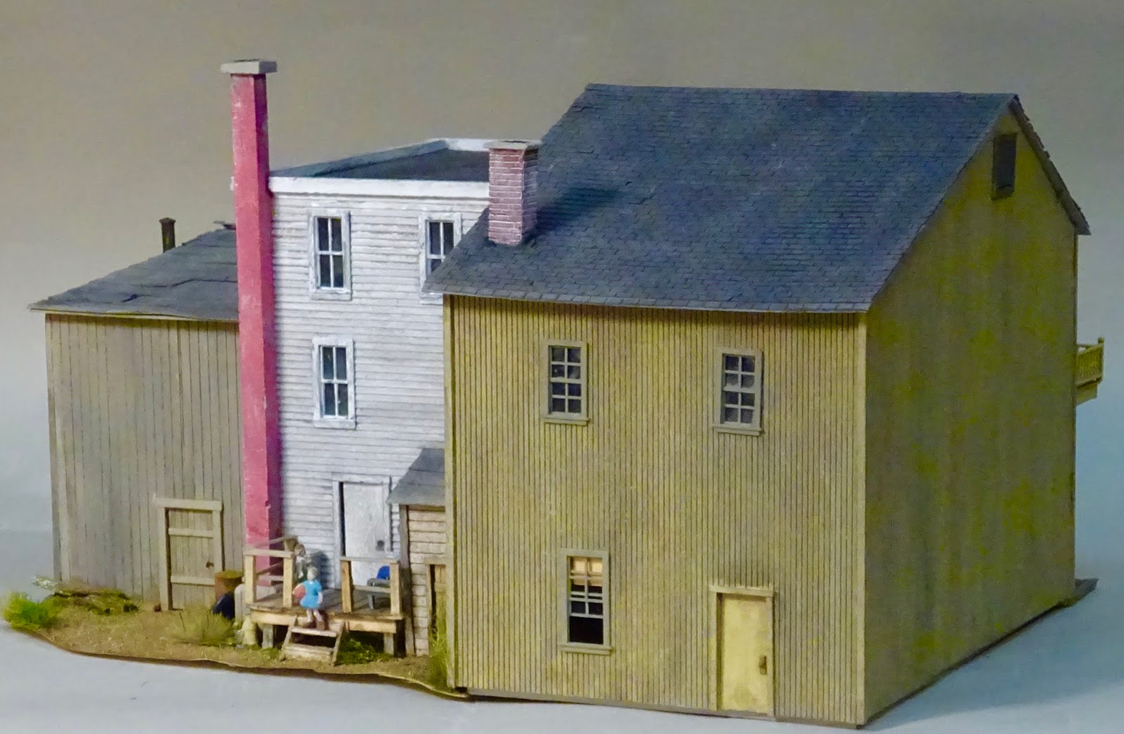 Model Railroad Minutiae Hardware store model complete