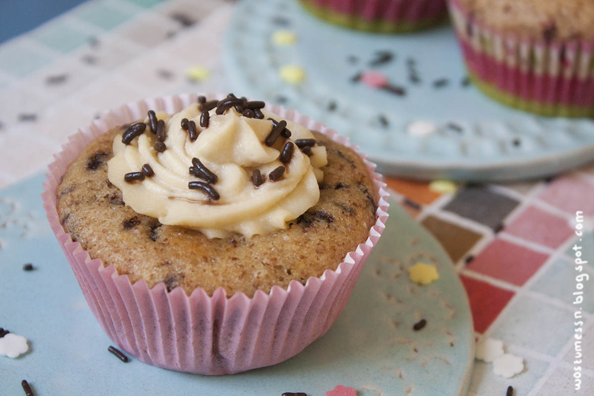 Wos zum Essn: Kirsch-Schoko-Muffins mit Marzipan-Häubchen [vegan]