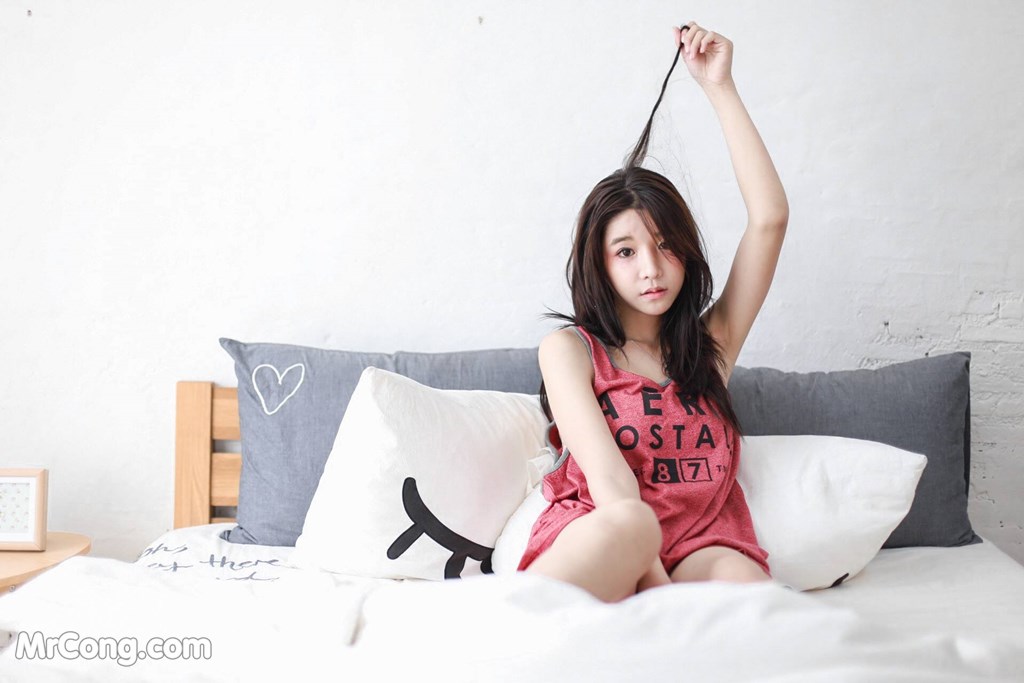 Chatrawee Sukmongkonchai shows off her beauty in bed (26 pictures)