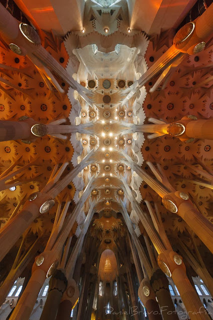 Bóvedas de la nave central de la Sagrada Familia