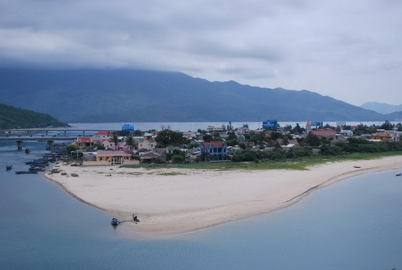 Bãi biển Lăng Cô, Huế