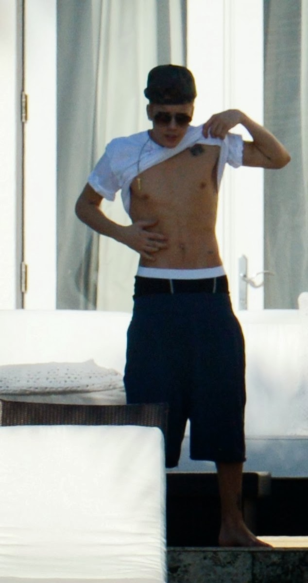 Celeb Saggers: Old Justin Bieber Shirtless Sagging Pics