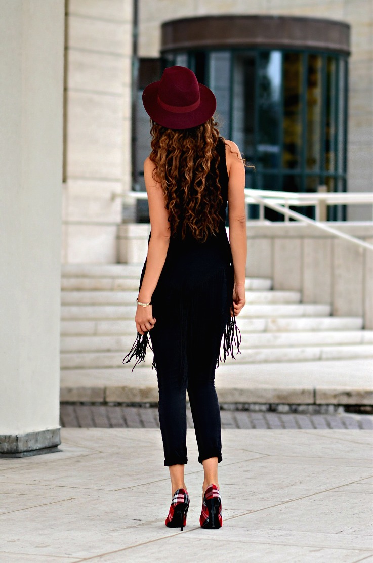 Tamara Chloé, TC Style Clues, Burgundy fedora hat, Myca Couture, Curly hair, Luxury for princess, Curly ombre hair