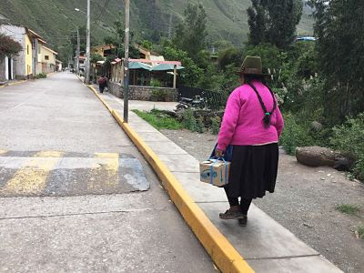 Ollantaytambo. Perú. Mujer típica.