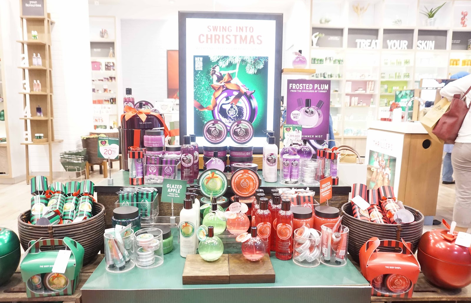 the body shop, body shop, christmas, christmas gift, gift, holiday, gifts. exclusive preview