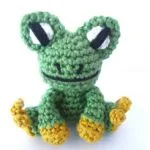http://www.supergurumi.com/amigurumi-crochet-frog-pattern
