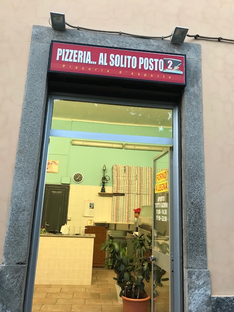 イタリアのフェルノの町にあるピザ屋さん
